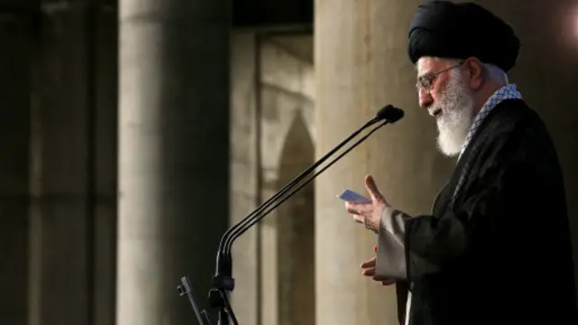 آقای جنتی گفته است آیت الله خامنه ای تنها شخصیتی در عالم روحانیت هستند که موسیقی را می‌شناسند