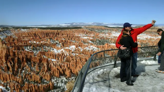 每年访问尖顶国家公园的游客约有 200,000 人