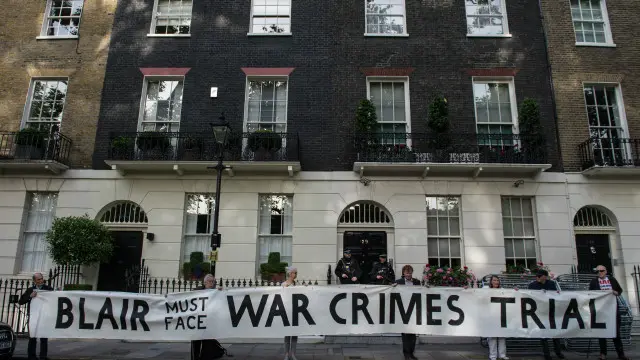 عده‌ای خواهان محاکمه تونی بلر به جرم جنایات جنگی هستند