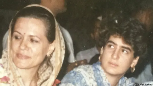 सोनिया प्रियंका- पुरानी फ़ोटो