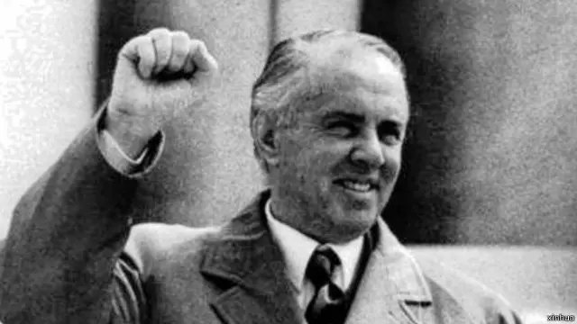 夾在希臘和南斯拉夫中間的阿爾巴尼亞，國家小，經濟實力弱，被英美視為共產主義的薄弱環節（阿爾巴尼亞共產黨政權領導人霍查）