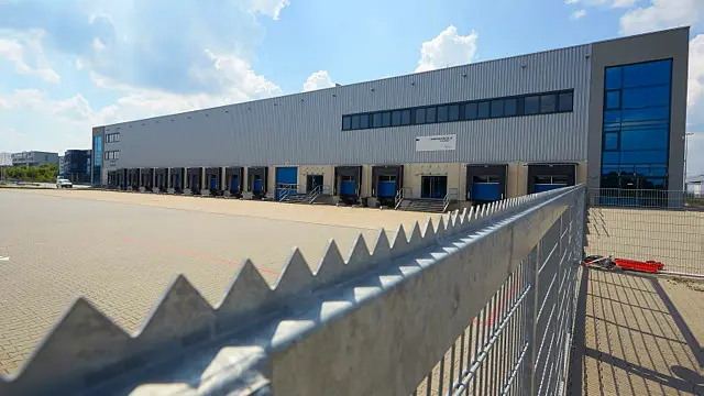 法兰克福－哈恩机场是由空军基地改建而成的民用国际机场，但因发展不佳而长期亏蚀。（资料图片）