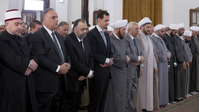 Suriye Devlet Başkanı Beşar Esad, Humus'ta bayram namazı kıldı.