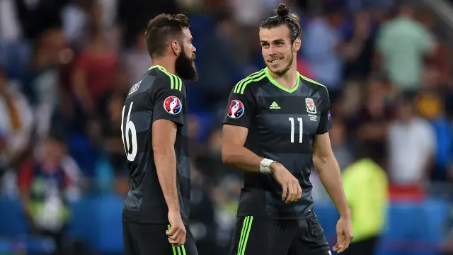 Joey Ledley dan Gareth Bale