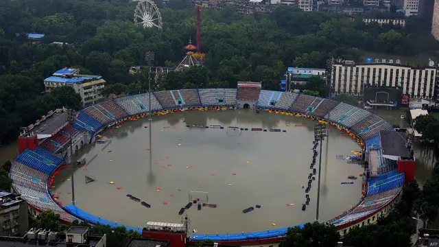 اس کے علاوہ 56 ہزار مکانات منہدم ہو گئے ہیں۔