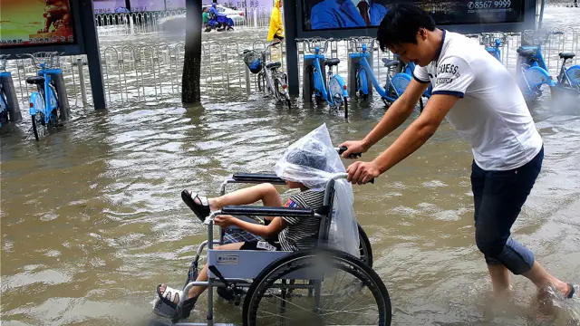 بارشوں اور سیلاب سے 14 لاکھ افراد کو محفوظ مقامات پر منتقل کرنا پڑا ہے۔ 