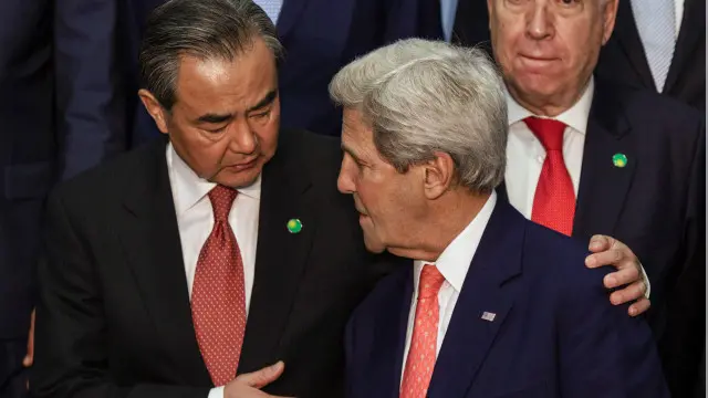 Ông Vương Nghị và ông John Kerry trong cuộc gặp đầu tháng Sáu ở Paris