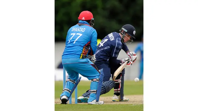 د باران له امله د یوې اوږدې وقفې وروسته افغانستان پوپ وهنه ونه کړه. لوبڅارانو اورونه ۳۶ کړل او افغانستان ته یې د ۲۱۱ منډو اوسط ورکړ. 