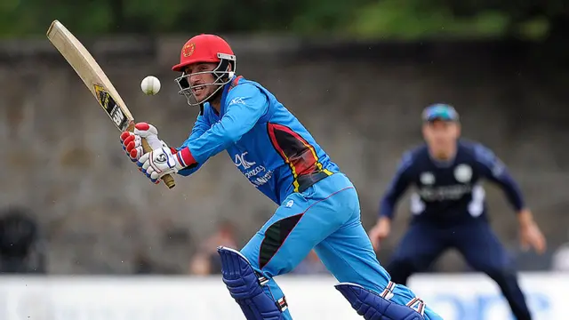 رحمت شاه په لومړنۍ لوبه کې سلیزه وکړه په دویمه کې هم خورا ښه روان و خو بیا په توپ ولګېد او تر ډېره لوبه ایساره شوه.