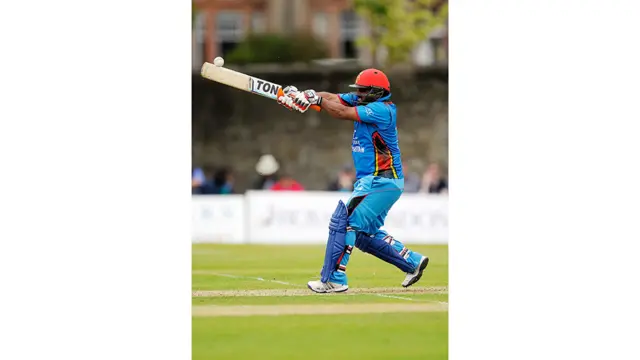 شهزاد ۸ څلوریزې او دوه شپږېږې ووهلې