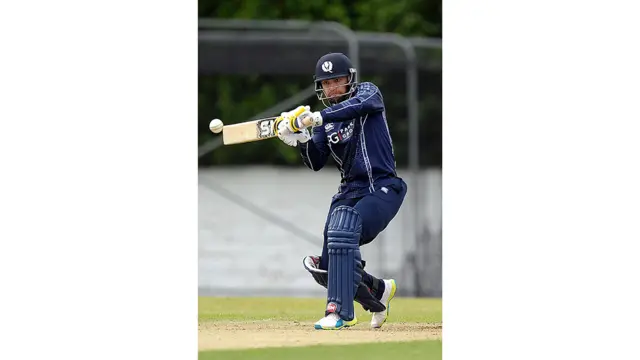 که څه هم د لوبې په دویم توپ د سکاټلنډ تکړه لوبغاړی کایل کوتزر وسوځېد خو والس او کراس ډېره تېزه لوبه وکړه. 