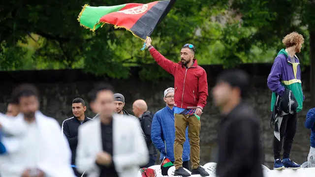 کله چې نبي او میرویس بیټنګ کوو باران شو او لوبه ودرول شوه. په دې وخت کې د افغانستان ۱۷۸ منډې، ۳۷ اوور و او ۶ لوبغاړي سوځېدلي وو.