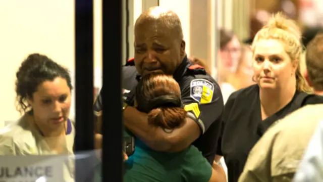 یک مامور پلیس در بیمارستان