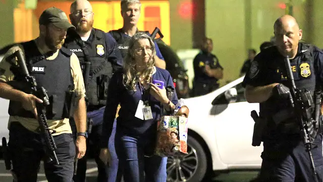 “Kami belum punya taraf keyakinan bahwa kami telah menangkap semua tersangka,” ujar Kepala Kepolisian Dallas, David Brown.