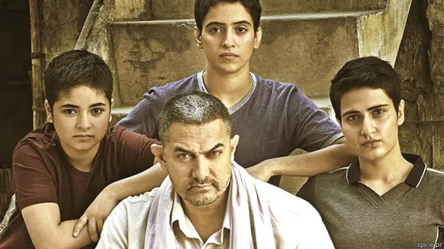 فلم ’دنگل‘ سے یہ معلوم ہوگا کہ عامر کو عدم رواداری پر تشویش کے اظہارکے لیے واقعی سبق سکھا گيا یا ماضی کی طرح اس بار بھی تنگ نظر تصورات کو بالی ووڈ سے منھ کی کھانی پڑی ہے