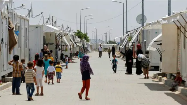 بیش از ۲/۷ میلیون پناه‌جوی سوری در ترکیه زندگی می‌کنند، اما فقط ده درصدشان در اردوگاه‌ها ساکنند