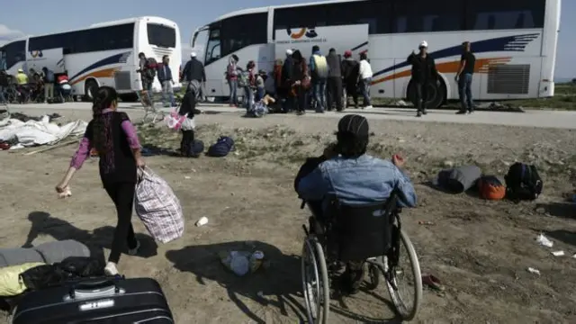 طبق توافق ترکیه و اتحادیه اروپا، مهاجرانی که غیرقانونی به یونان رسیده‌اند، اگر درخواست پناهندگی‌شان رد شود، برگردانده می‌شوند