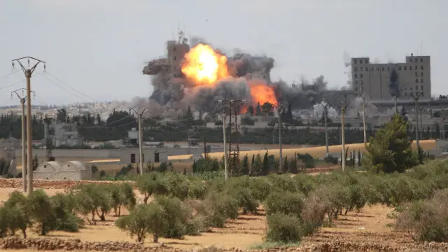Pháo kích tàn phá Aleppo
