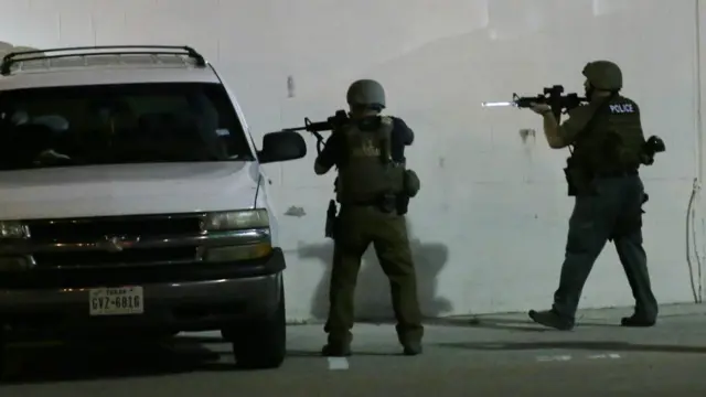 警方還逮捕了另外3人。