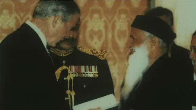 ایدھی نے رسمی تعلیم تو ہائی سکول تک بھی حاصل نہیں کی، تاہم وہ کہتے تھے کہ ’دنیا کے غم میرے استاد اور دانائی و حکمت کا ذریعہ ہیں۔‘