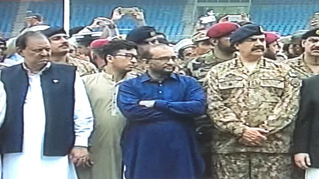 نمازِ جنازہ میں شرکت کے لیے صدرِ پاکستان ممنون حسین، مسلح افواج کے سربراہان، اعلیٰ سیاسی قیادت اور سیاسی جماعتوں کے رہنما نیشنل سٹیڈیم پہنچے