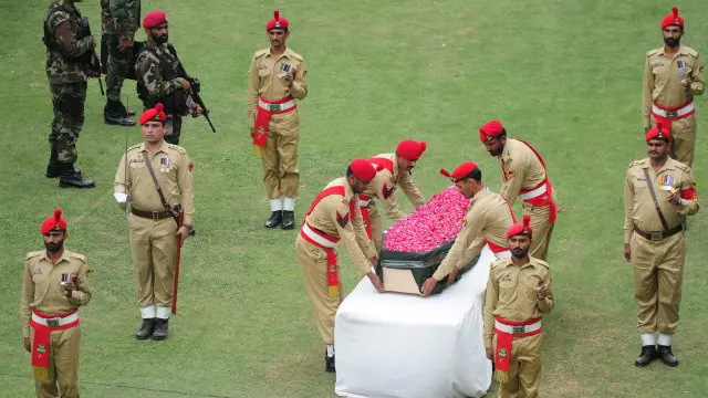 سنیچر کو عبدالستار ایدھی کو کراچی میں سپردِ خاک کر دیا گیا