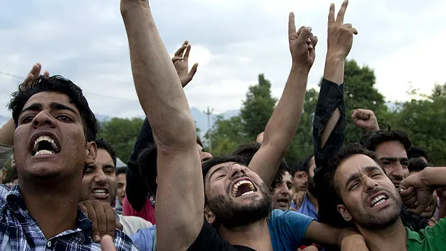 भारत प्रशासित जम्मू कश्मीर में कई हफ्तों से चरमपंथी बुरहान वानी की मौत के बाद प्रदर्शन हुए हैं