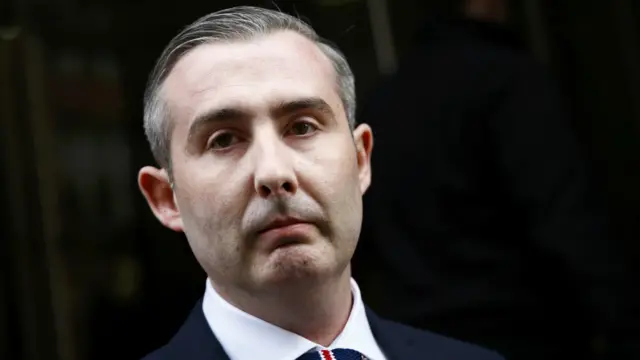 马克·博纳在曼彻斯特出席听证会