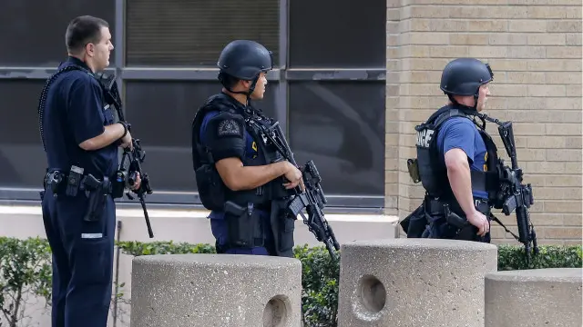 آقای ترامپ قتل ماموران پلیس در روز ۷ ژوئیه در دالاس را به عنوان مثالی برای ناامنی آمریکا به کار برد