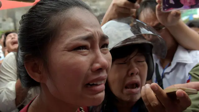Một phụ nữ có mặt tại hiện trường