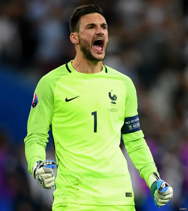 "Warga Prancis benar-benar membutuhkan turnamen ini untuk menguatkan mereka selalu dalam kebersamaan," kata kiper sekaligus kapten timnas Prancis, Hugo Lloris.