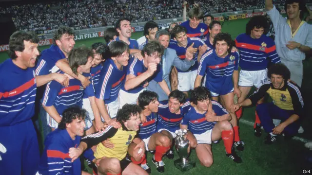 Timnas Prancis yang dimotori Platini, Giresse, Tigana dan Fernandez menjuarai Piala Eropa 1984.