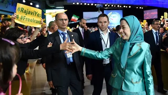 مریم رجوی در گردهمایی سازمان مجاهدین خلق در فرانسه