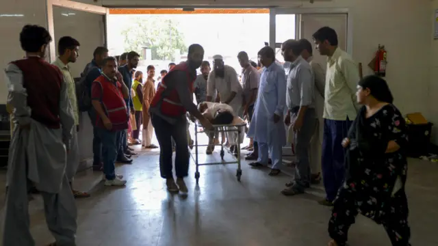 پرتشدد واقعات میں ڈھائی سو افراد زخمی ہیں جن میں 90 سے زائد پولیس اور نیم فوجی اہلکار شامل ہیں۔