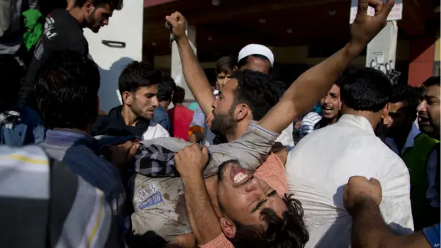 विरोध की आग में जल रहा कश्मीर