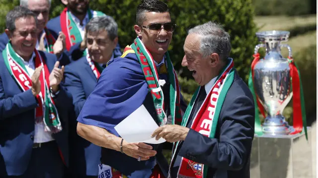 رونادلو مع الرئيس البرتغالي مارسيلو روبيلو دي سوزا