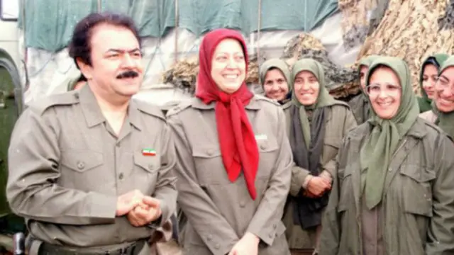 مسعود رجوی در کنار همسرش مریم رجوی. آخرین باری که مسعود رجوی در انظار عمومی دیده شده مربوط به ۱۳ سال پیش است