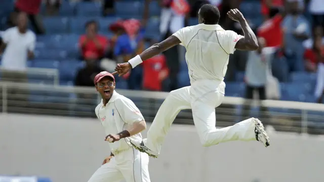 انگلینڈ کے خلاف ٹیلر نے 11 رنز کے عوض پانچ وکٹیں حاصل کیں