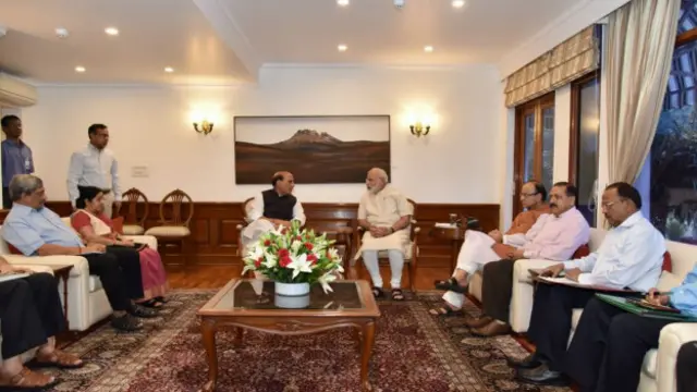 انڈیا کے وزیر اعظم نے کشمیر معاملے پر اعلی سطح کے اجلاس کی صدارت کی ہے