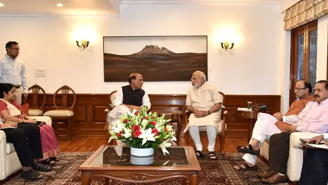 انڈیا کے وزیرِ اعظم نریندر مودی نے منگل کو دہلی میں ایک اعلیٰ سطح کے اجلاس میں وادی میں پرتشدد واقعات پر تشویش ظاہر کی 