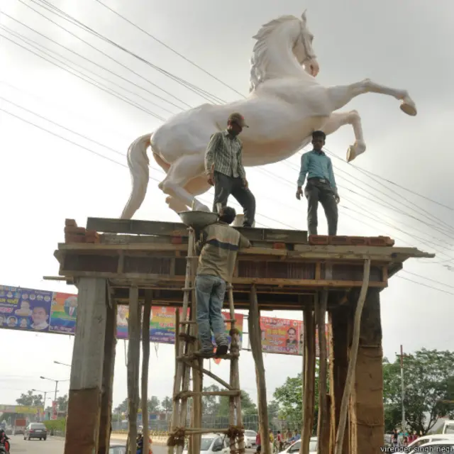शक्तिमान की प्रतिमा