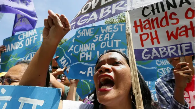 Filipina rayakan kemenangan atas kasus Laut Cina Selatan dengan 'Chexit ...