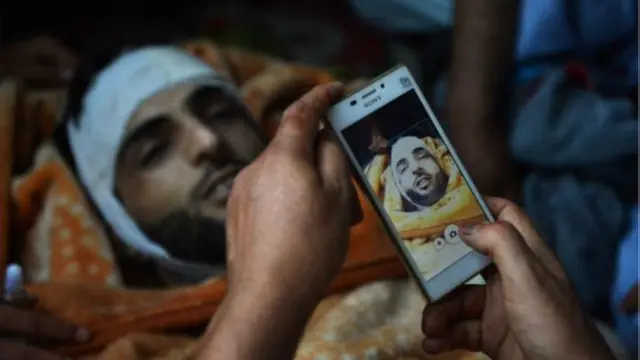 نوجوان شدت پسند رہناما برہان ونی کی پولیس کی جانب سے ہلاکت کے بعد بھارت کے زیر انتظام کشمیر میں انتشار پھیل گیا ہے