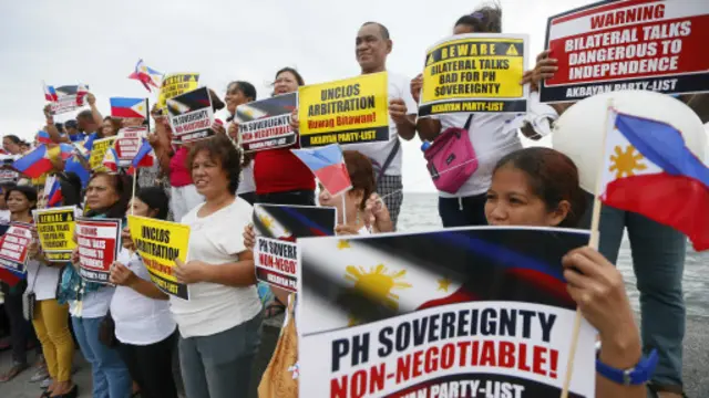 7月12日，菲律賓首都馬尼拉的示威人群。分析稱，中國也可能重回談判桌，但南海的利益格局可能出現新變化。