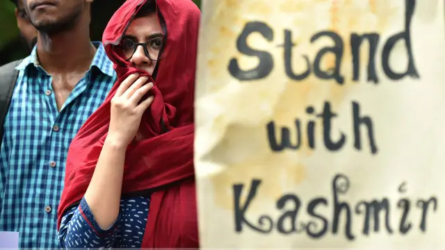 شہری حقوق کی علم بردار کویتا کرشنن نے کہا کہ حکومت کشمیر میں باقی ملک سے مختلف پالیسیاں اختیار کرتی ہے