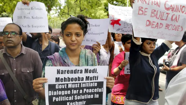 مظاہرے کی اپیل انسانی اور شہری حقوق کے لیے کام کرنے والی تنظیموں نے دی تھی