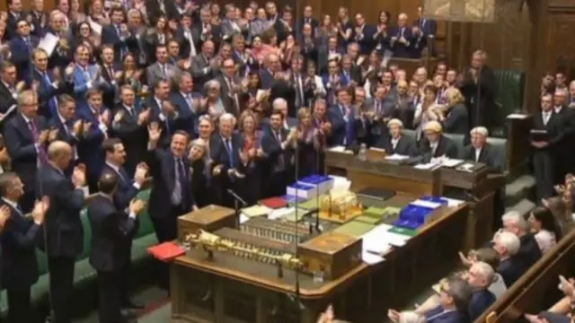 卡梅伦还为他在任期间的一些经济和外交政策作了辩护。