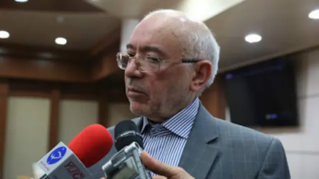 عکس خبرگزاری ایسنا - دکتر سیاری در یک کنفرانس خبری با حضور مقام های سازمان جهانی بهداشت صحبت می کرد