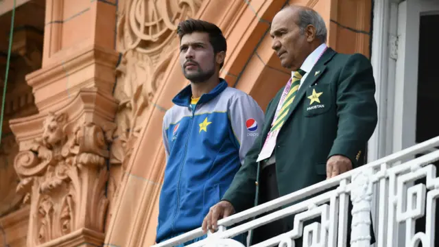 محمد عامر ایک بار پھر اسی میدان سے اپنے کریئر کا آغاز کر رہے جہاں 2010 میں ان کا کریئر رک کیاگیا تھا جب وہ سپاٹ فکسنگ کے جرم میں جیل بھیج دیے گئے تھے۔