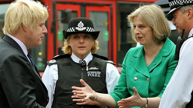 ब्रिटेन की नई प्रधानमंत्री टेरीज़ा मे ने बोरिस जॉनसन को विदेश मंत्री बनाया है 